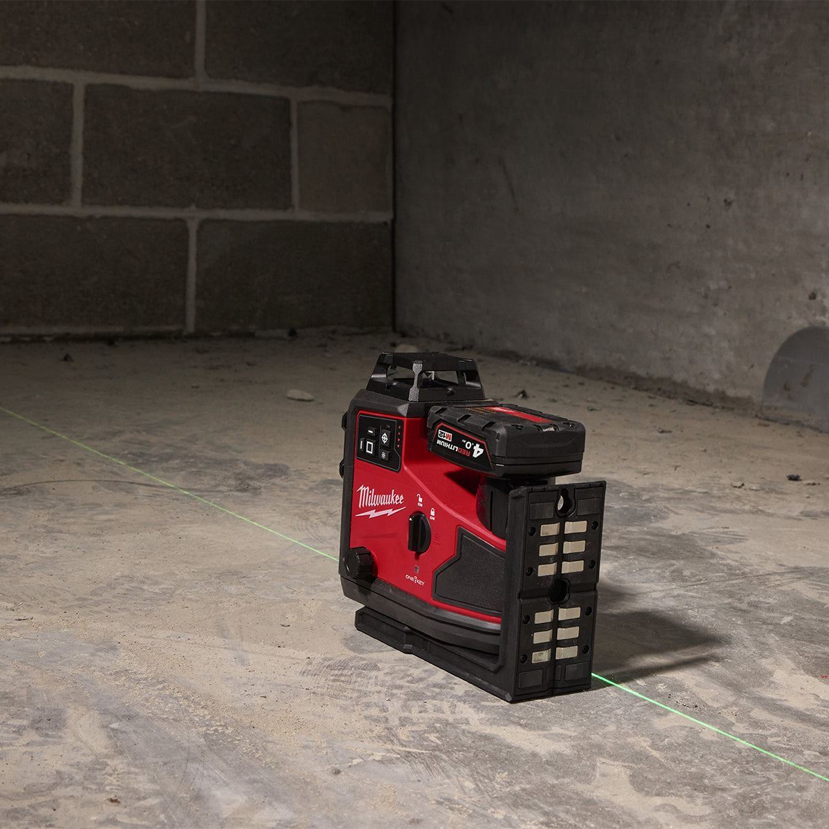 Milwaukee M12A3PLO-0C 12V M12 Green Auto Alignment 360° 3 Plane Laser with 1 x 3.0Ah Battery Charger Case & Laser Tripod